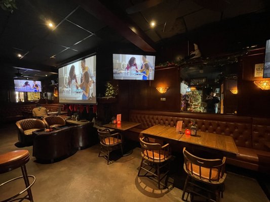 Pineapple Hill Saloon & Grill by null