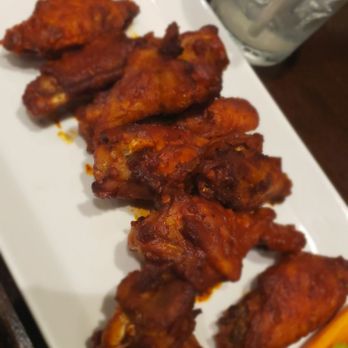 Earharts - Buffalo wings - Sports Bars Near Me - Oakland, California