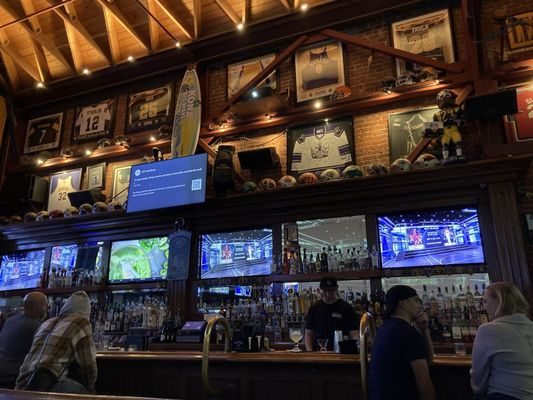 Legends Restaurant & Sports Bar by null