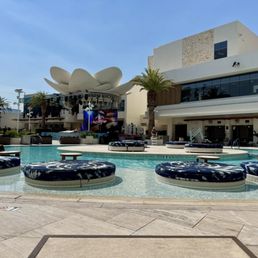 Palms Pool at 9am, 4th of July.