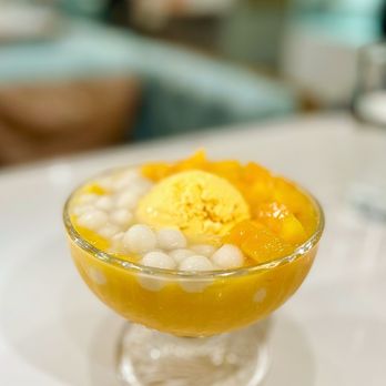 Mango Mango Dessert - Mango Juice with Rice Ball w. Ice Cream | Instagram: GaoGirlsGrubbin - Desserts Near Me - Flushing, New York