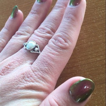 Puffin Nails - Changes colors magenta,green,gold - Nail Salons Near Me - Concord, California