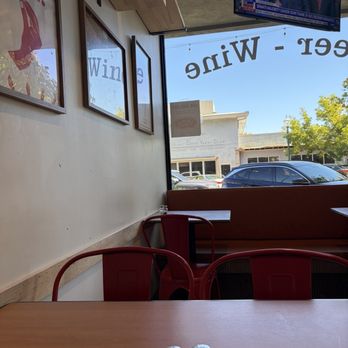 Gusto Mio - Inside table waiting for order - Pizza Near Me - Walnut Creek, California
