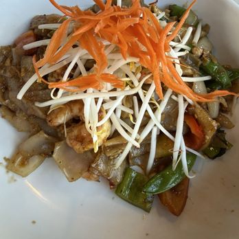 Hey Bangkok! - Drunken Noodle - Thai Near Me - Denver, Colorado