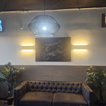Axis Spine and Sport - Seating area - Chiropractors Near Me - Tempe, Arizona
