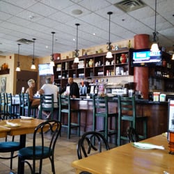 Avanti Trattoria - Bar area