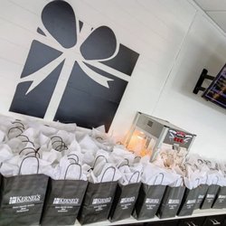 Kernels Gourmet - Party bags provided for your next party, wedding or luncheon. Call ahead for questions and ordering.