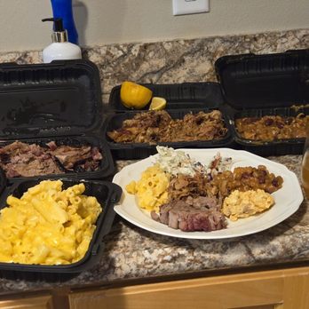 Burning Boar BBQ - Baked beans, pulled pork, mac & cheese, & coleslaw - Barbeque Near Me - Dundee, Oregon