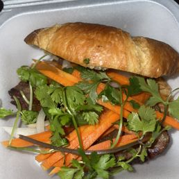 Brisket croissant