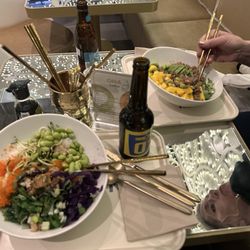 Ona Pokè - Spicy chicken poke, hot salmon poke (far)