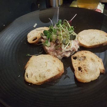Archibald Microbrasserie - Tuna tartar - Salad Near Me - Dorval, Quebec