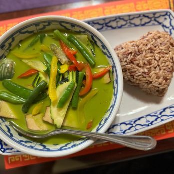Thai Spices Restaurant - Green curry with tofu and brown rice - Thai Near Me - Lodi, California Thai Spices Restaurant - Green curry with tofu and brown rice - Thai Near Me - Lodi, California