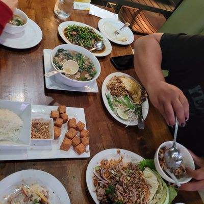 Hollywood Thai Resturant by null