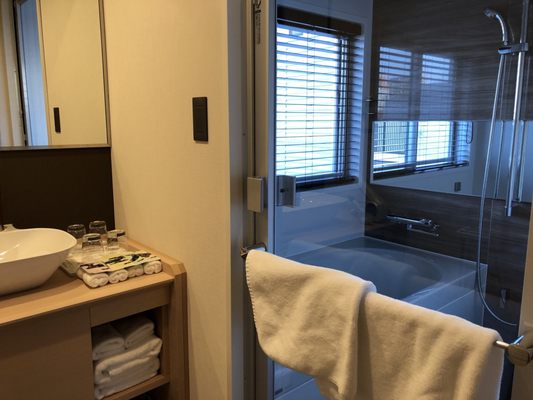 Uan Kanazawa by null