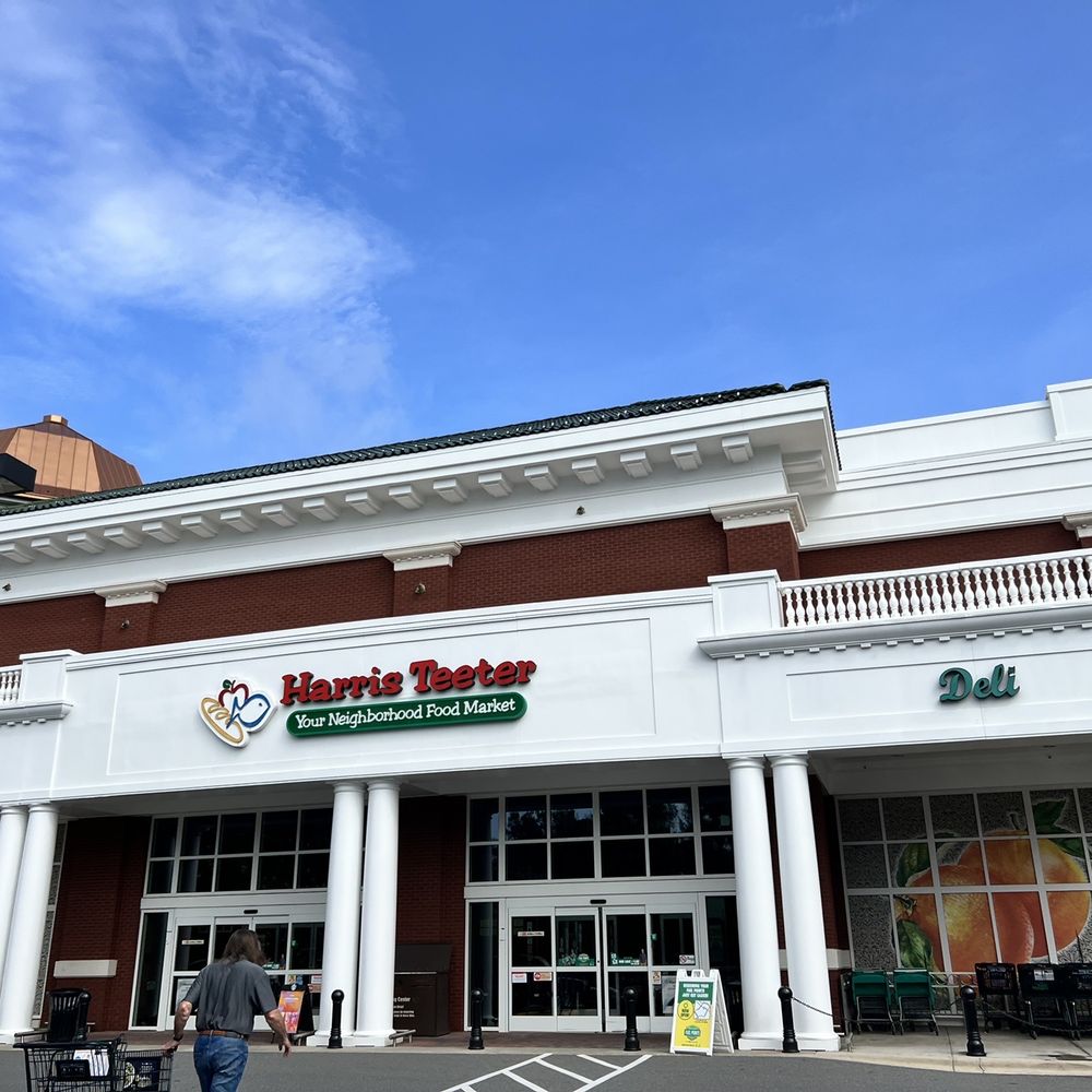Harris Teeter - the front of the store - Grocery Near Me - Charlotte, North Carolina