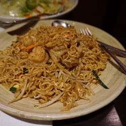 Città del Drago - Pasta (#ramen) saltata con gamberi, vitello e verdura.  #food #milano #serate