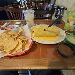 La Cantina Mexican Grill - Grande burrito