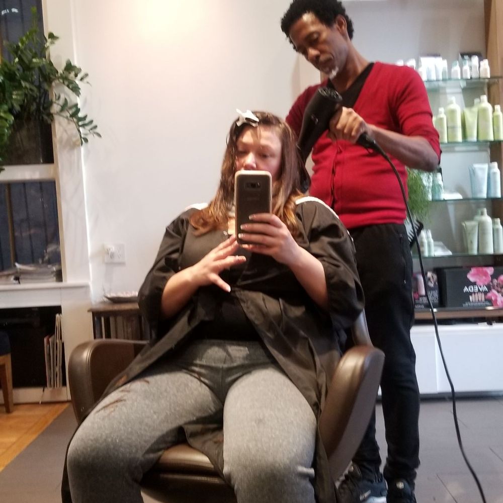 Wayne Agassi's Salon - Garvin is awsome! Head to toe he is on poimt! Sincere, professional and ill be back - Hair Salons Near Me - Brooklyn, New York