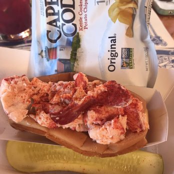 Oarweed Restaurant - Lobster roll - Seafood Near Me - Ogunquit, Maine