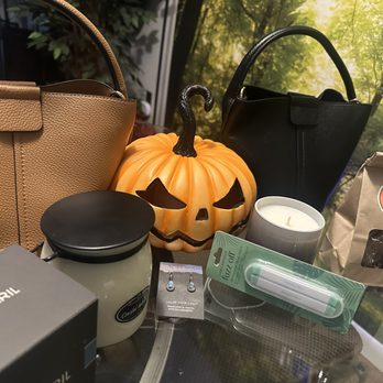 Emmy Lou's - These purses are so cute! - Jewelry Near Me - Glastonbury, Connecticut Emmy Lou's - These purses are so cute! - Jewelry Near Me - Glastonbury, Connecticut