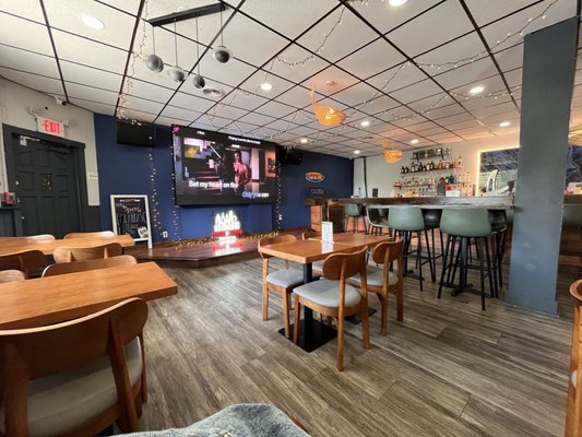 Fat Moon Restaurant & Bar by null