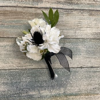 Gainer's Florist - Black and white boutonnière - Florists Near Me - Pleasantville, New Jersey Gainer's Florist - Black and white boutonnière - Florists Near Me - Pleasantville, New Jersey
