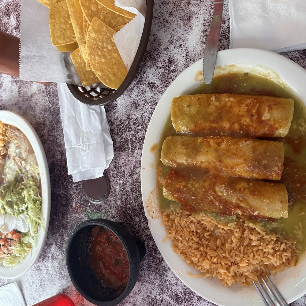 La Piedad - Fresh chips and salsa - Mexican Near Me - Indianapolis, Indiana