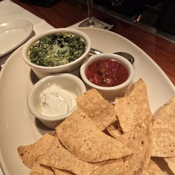 Houston's Restaurant - artichoke & spinach dip - American Near Me - Hackensack, New Jersey