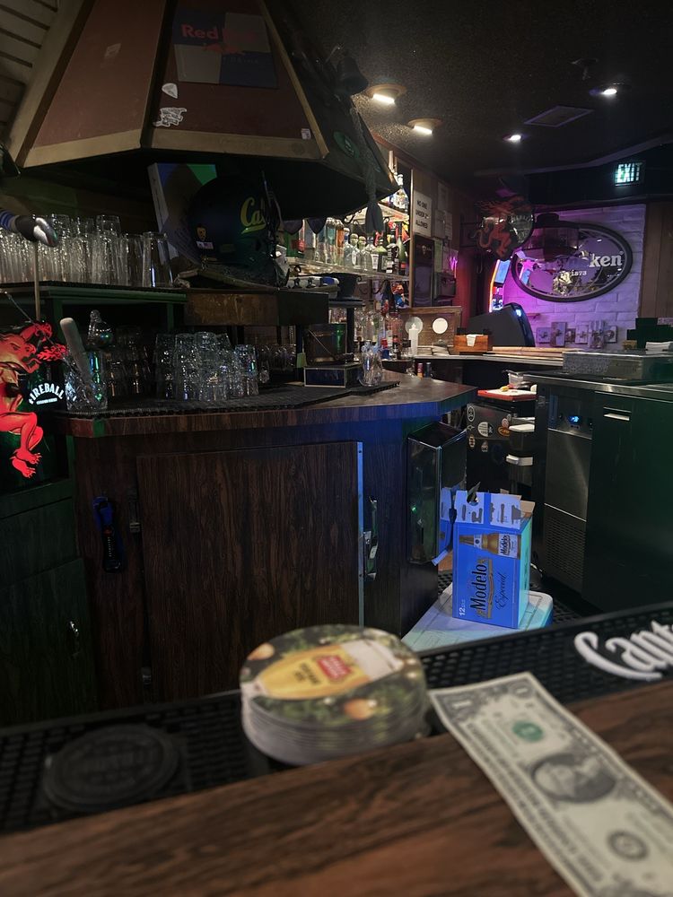 Captain's Chest Cocktail Lounge