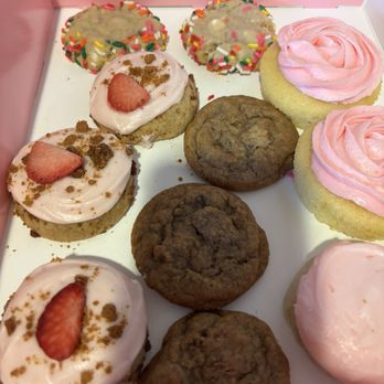 Crumbl - Smithfield - Assorted cookies - Bakeries Near Me - Smithfield, Rhode Island Crumbl - Smithfield - Assorted cookies - Bakeries Near Me - Smithfield, Rhode Island