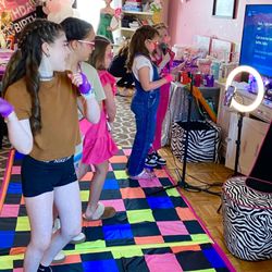 Posh Party Spa - Karaoke Time