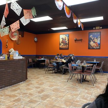 Plaza Mexico Restaurant - people sitting at tables and eating - Mexican Near Me - Lancaster, Pennsylvania Plaza Mexico Restaurant - people sitting at tables and eating - Mexican Near Me - Lancaster, Pennsylvania