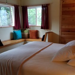 Atomic Chalet Bed & Breakfast - Guestroom at Atomic Chalet