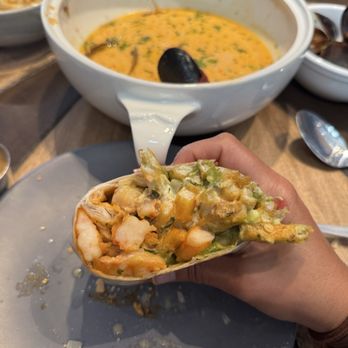 Mariscos San Pedro - Cali burrito - Mexican Near Me - Chicago, Illinois