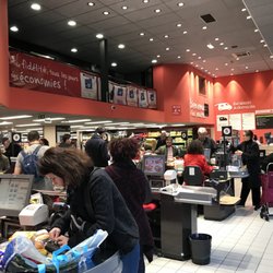 Carrefour Market - Busy market