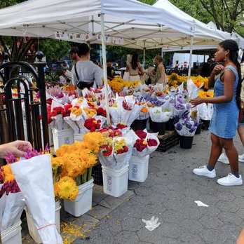 Union Square Greenmarket - Luna Family Farms flowers - Farmers Market Near Me - New York, New York Union Square Greenmarket - Luna Family Farms flowers - Farmers Market Near Me - New York, New York