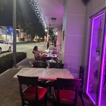 Le Sorelle Restaurants - Outdoor seating - Pizza Near Me - Boca Raton, Florida Le Sorelle Restaurants - Outdoor seating - Pizza Near Me - Boca Raton, Florida