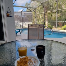 Shine Villas - Relaxed breakfast