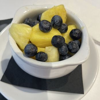 Kingside Diner - Lambert Airport - Fruit Today they had pineapple, blueberries, and melon - Wine Bars Near Me - St. Louis, Missouri Kingside Diner - Lambert Airport - Fruit Today they had pineapple, blueberries, and melon - Wine Bars Near Me - St. Louis, Missouri