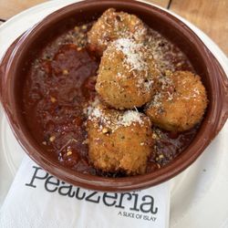 Peatzeria - Mac n cheese bites