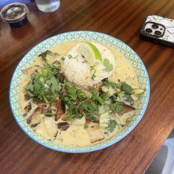 Hungry Mother - Green curry with chicken - Noodles Near Me - San Luis Obispo, California