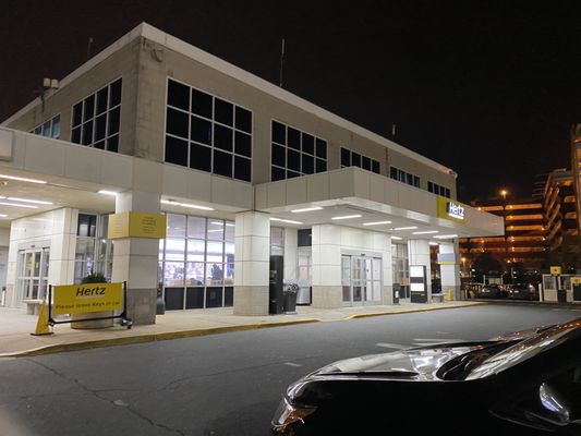 Hertz Car Rental - Philadelphia Amtrak Station - Market Street