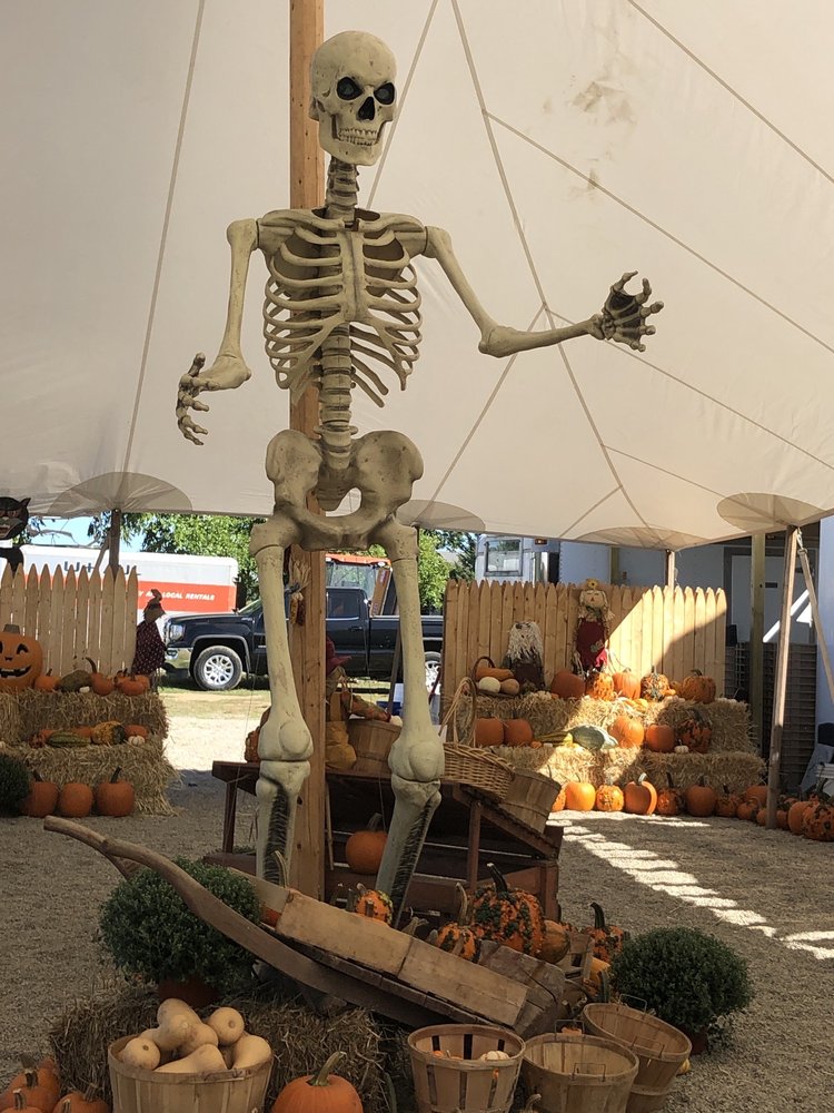 Cervelli Farm Stand Logo
