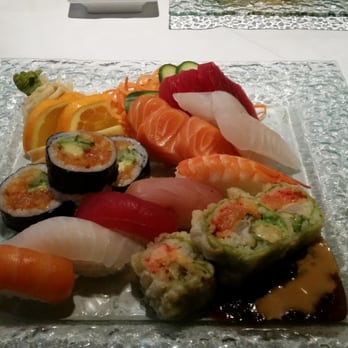 Aikawa - My friend ordered this platter with chef special called Venus makis, mixed or sushi and sashimi. - Sushi Bars Near Me - Dollard des Ormeaux, Quebec