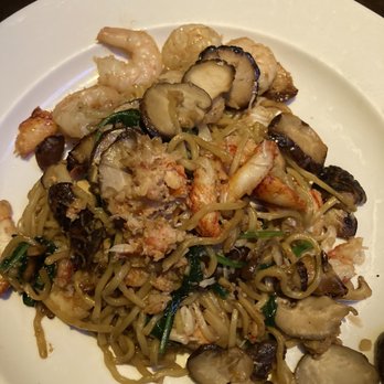 Yard House - Lobster, shrimp  crab. Mushroom.  Kale. Garlic noodles !!! Lobster Garlic Noodles Lobster Garlic Noodles - New American Near Me - San Antonio, Texas