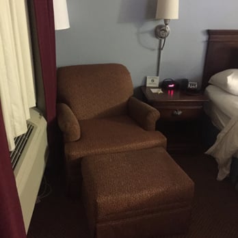 Days Inn by Wyndham Hampton - Large chair for extra lounging or sleeping space - Hotels Near Me - Hampton, South Carolina