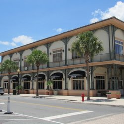 Chico's - There was ample parking available because many businesses aren't 'open' yet.