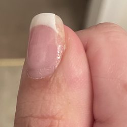 Glamour Nail Studio - Partially cracked & missing thumb nail.