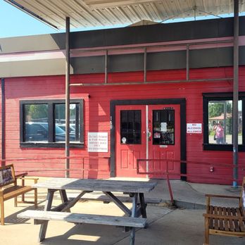 Alba Cafe - Too hot to eat outside.but would be nice in cooler weather. - Cafes Near Me - Alba, Texas