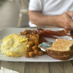 Ori's Bakery & Cafe - Traditional breakfast